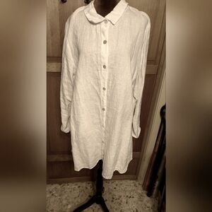 White linen tunic length shirt vintage 30 in, pit to pit 22in., 25 in sleeve